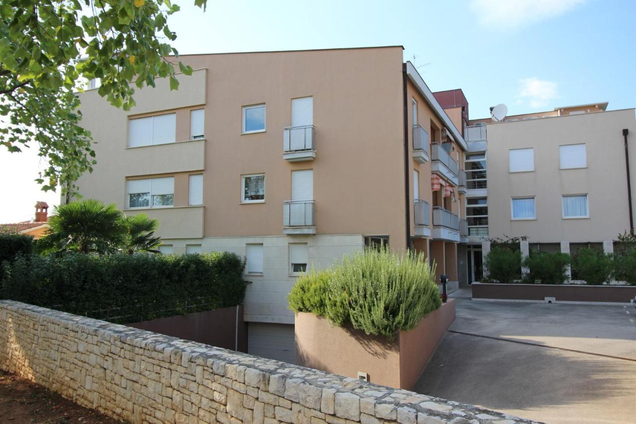 Apartment Vojka In City Center Porec Bagian luar foto
