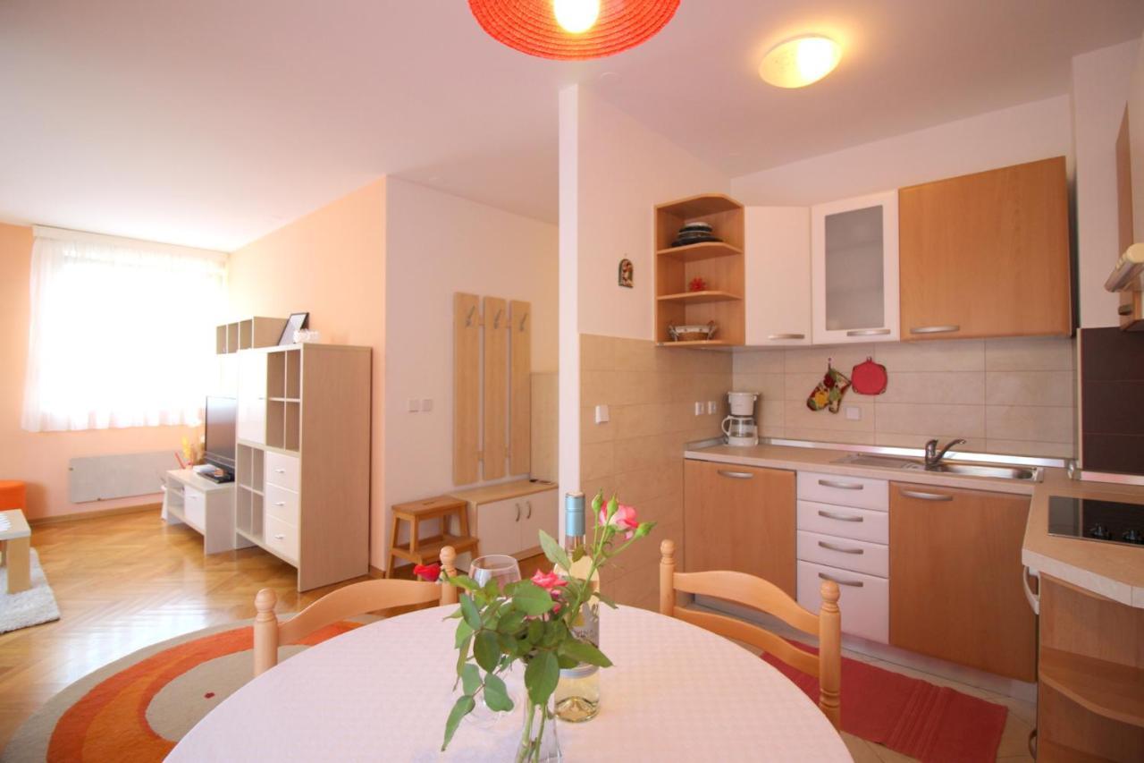 Apartment Vojka In City Center Porec Bagian luar foto